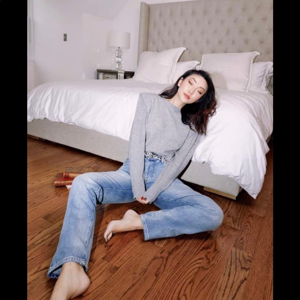 Frame Kennedy Folded Shoulder Cashmere Sweater